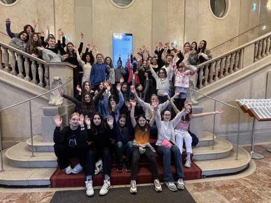 Gruppenfoto Töchtertag 2023 im Burgtheater