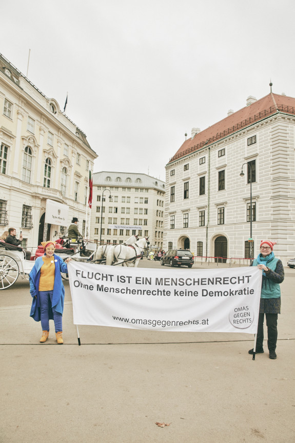 Mahnwache der Omas gegen Rechts